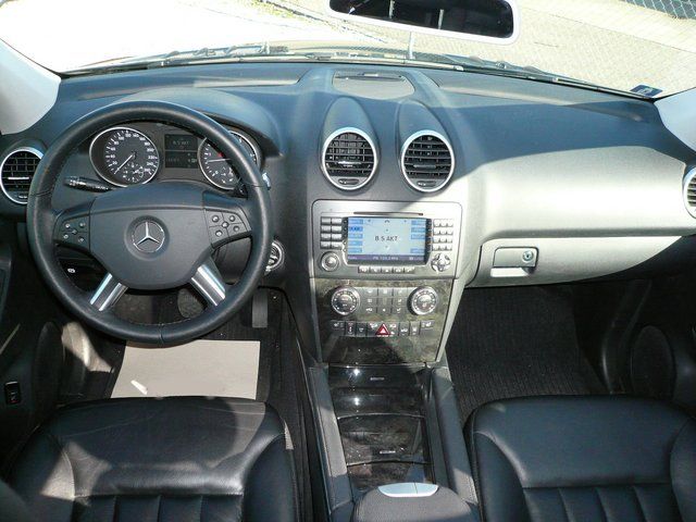 Mercedes Ml320 4matic. Mercedes-Benz ML 320