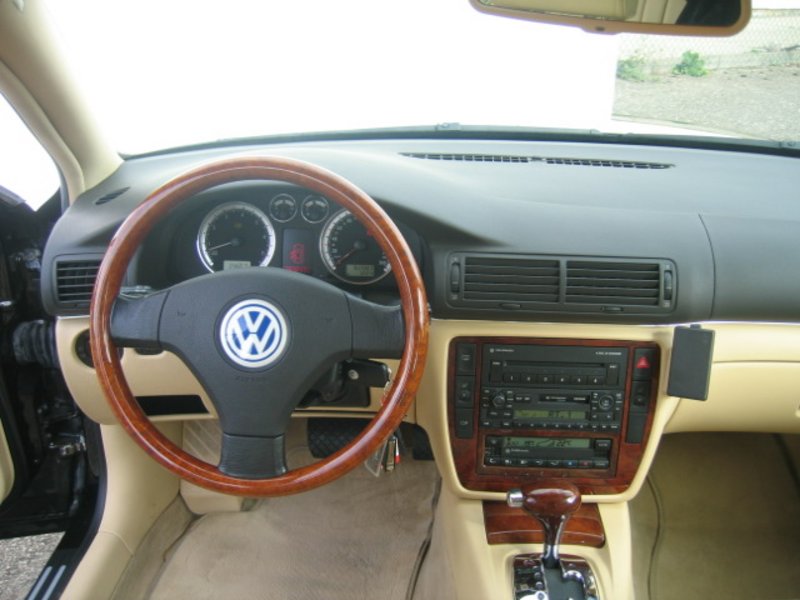 VW Passat Variant 4.0 W8 4Motion LEDER CD ALU-17